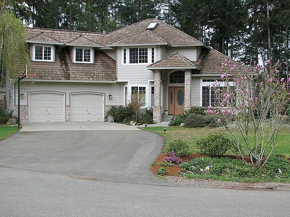 nicely sited home on a culdesac