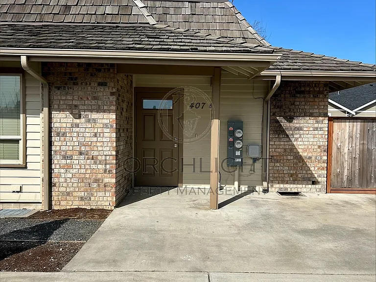 407 E Main St #B — Photo 1