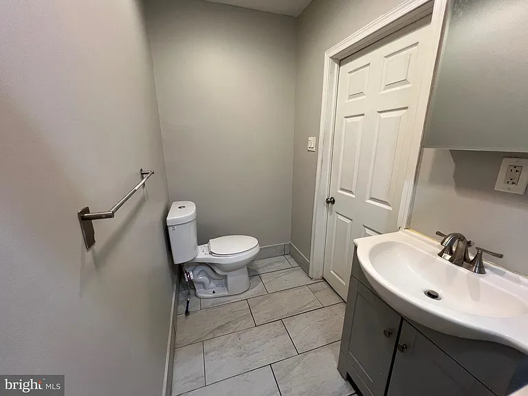 521 S 41st St #1R — Photo 9