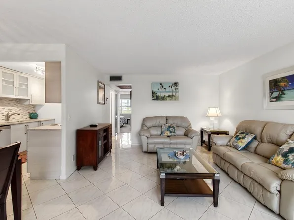 2070 Guildford Dr #D, Boca Raton, FL 33434
