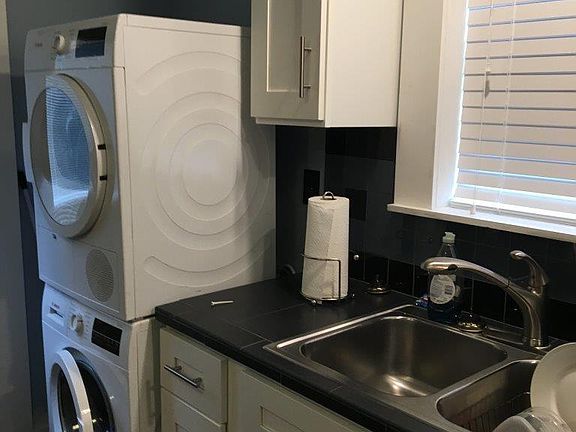 WASHER DRYER-STONE COUNTERS