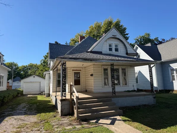 10 N Oak St, Villa Grove, IL 61956