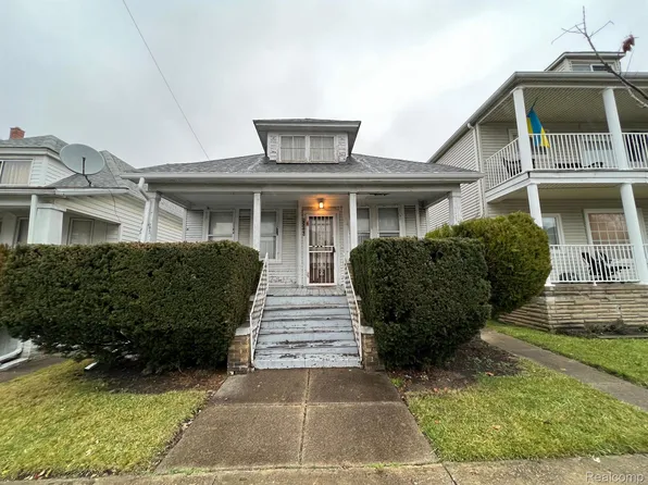 11586 Lumpkin St, Hamtramck, MI 48212