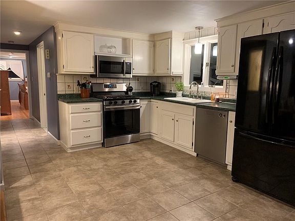 4th image of 26 Trafford Park Dr
