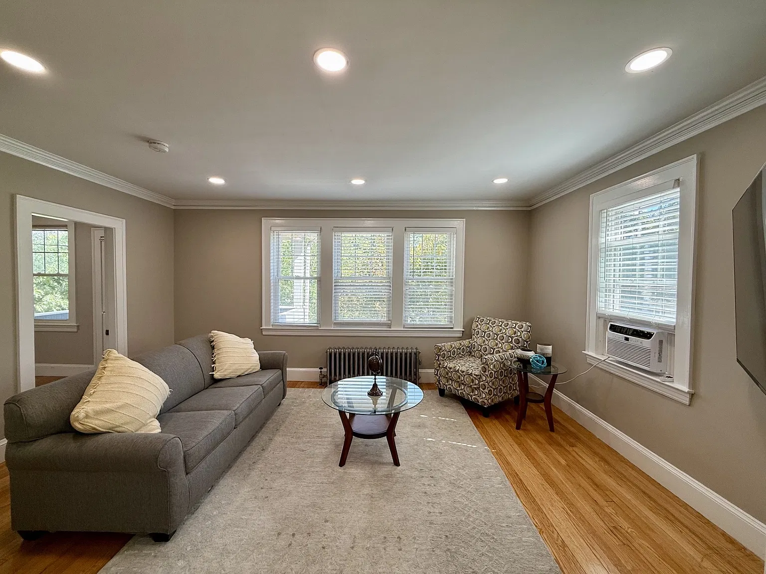 2 bed, 1350 sqft, $3,200 — Photo 2