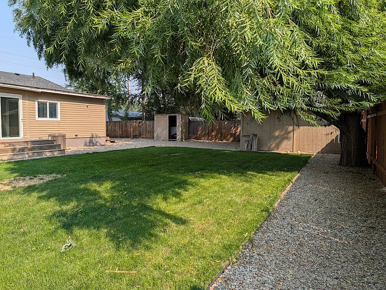32 N Midland Blvd — Photo 8