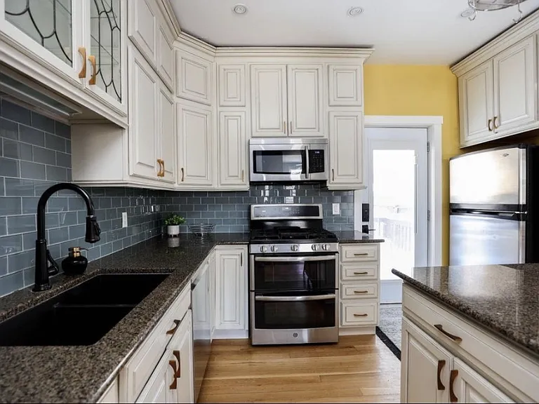 120 Lewis St — Photo 1