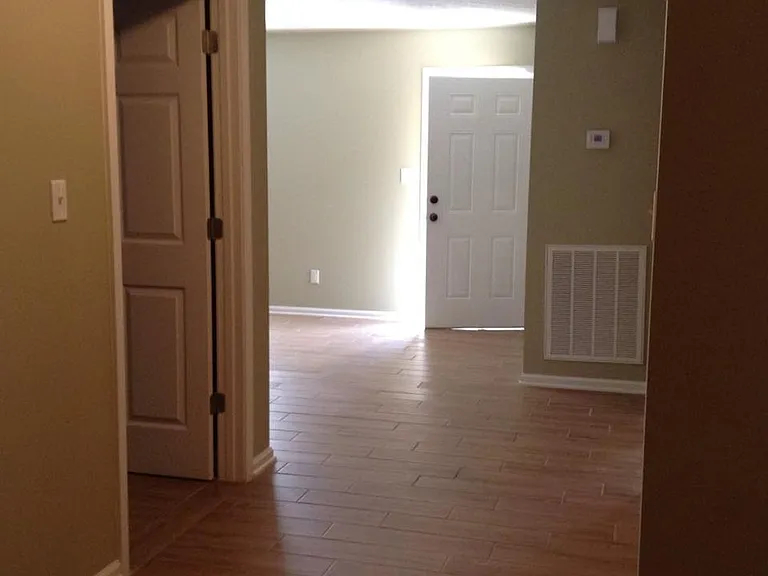 2703 Tanglewood Dr W — Photo 1