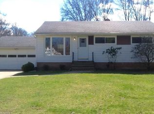 1616 E Ridgewood Dr, Seven Hills, OH 44131