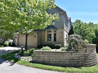 905 Oak Crest Ln, Saint Charles, IL 60175