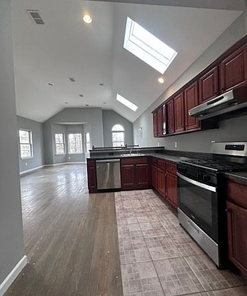 5th image of 201 Halladay St Floor 2