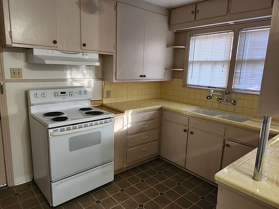 4th image of 2503 Jann Dr