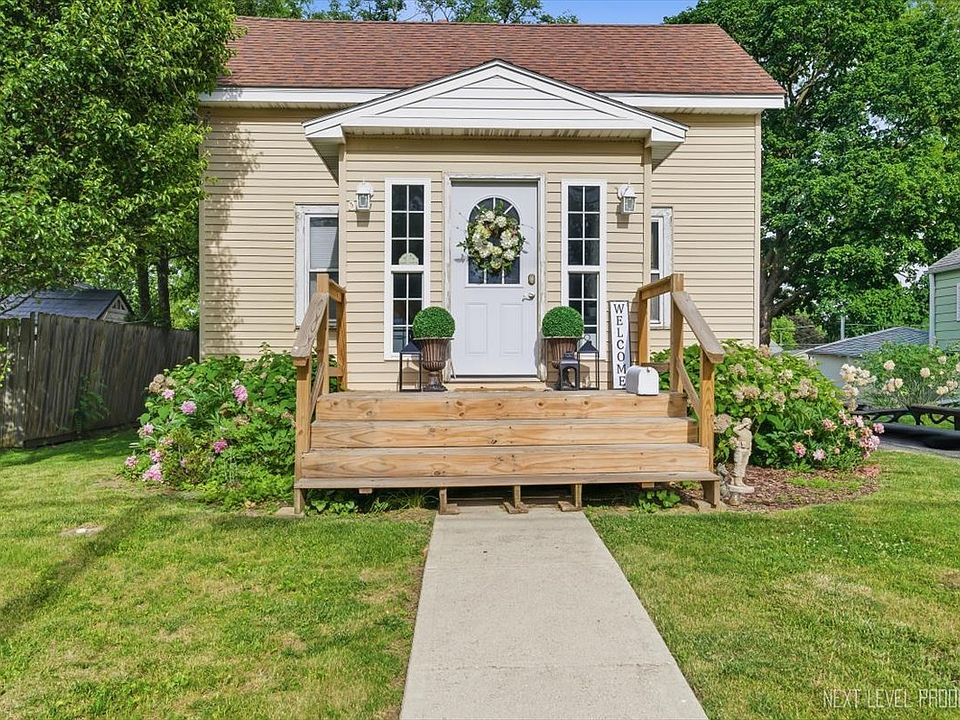 1st image of 1034 Somonauk St