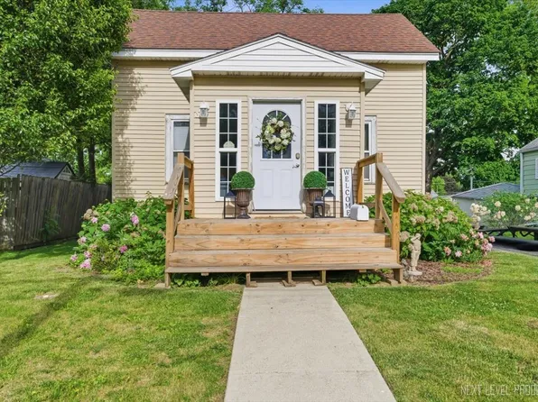 1034 Somonauk St, Sycamore, IL 60178