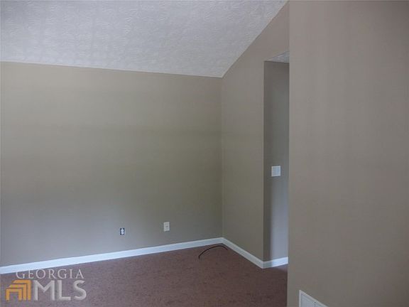 3rd image of 335 Willow Ln