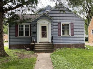 1945 S Walnut St, Springfield, IL 62704