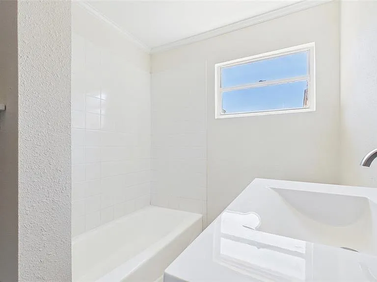 4418 W Fairview Hts — Photo 32