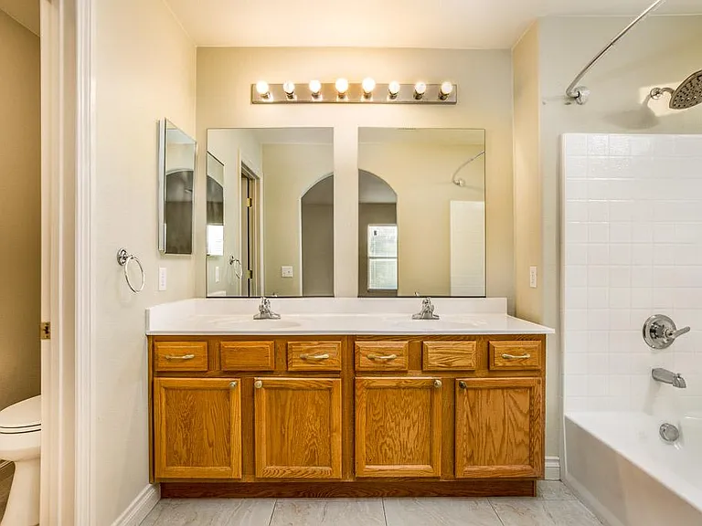 2609 Los Palos St — Photo 25