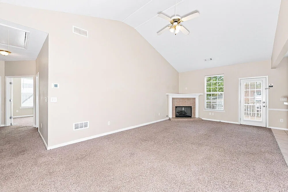 5 bed, 3.0 bath, 2842 sqft, $2,380 — Photo 4
