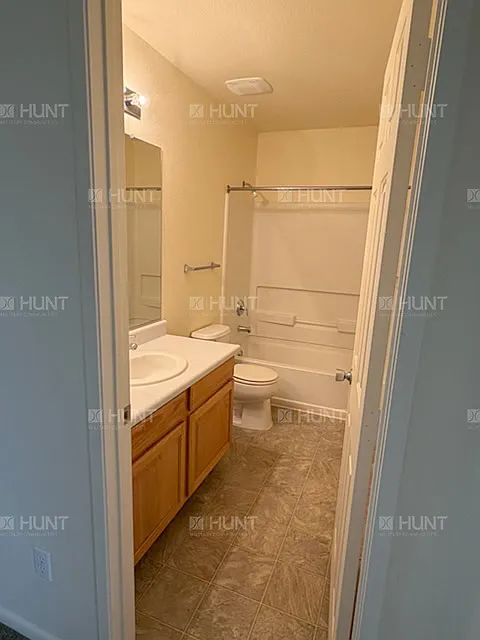 3 bed, 2.5 bath, 1596 sqft, $2,211 — Photo 3