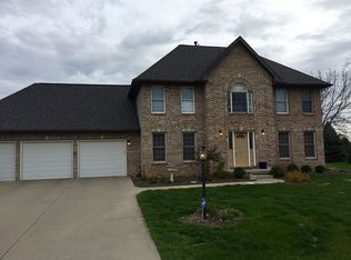 3417 E Pine Ridge Dr, Chillicothe, IL 61523
