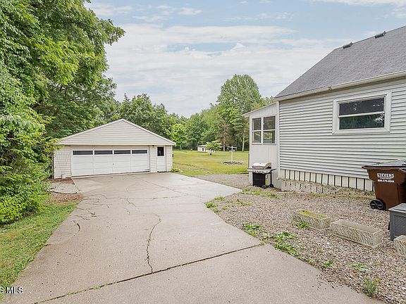 2nd image of 2960 Heysler Rd