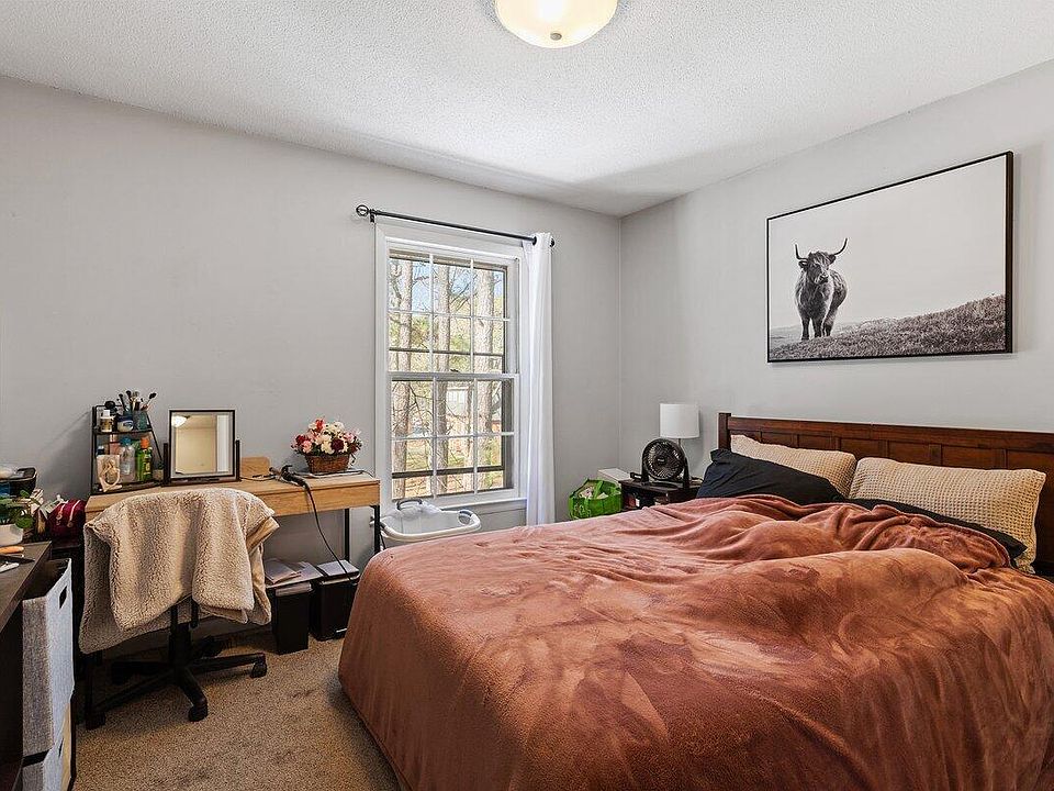 1st image of 1233 Pond St