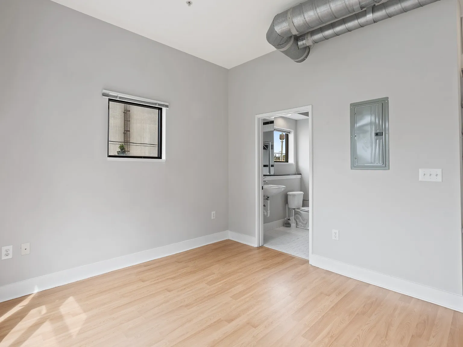 514 10th St — Photo 3