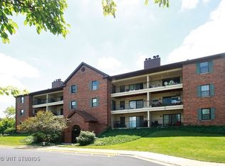 631 Hapsfield Ln APT 200, Buffalo Grove, IL