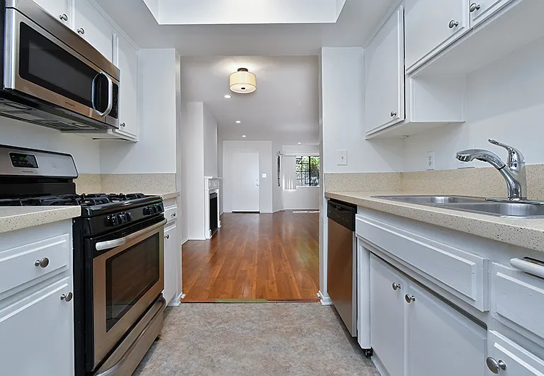 4235 Whitsett Ave #105 — Photo 31