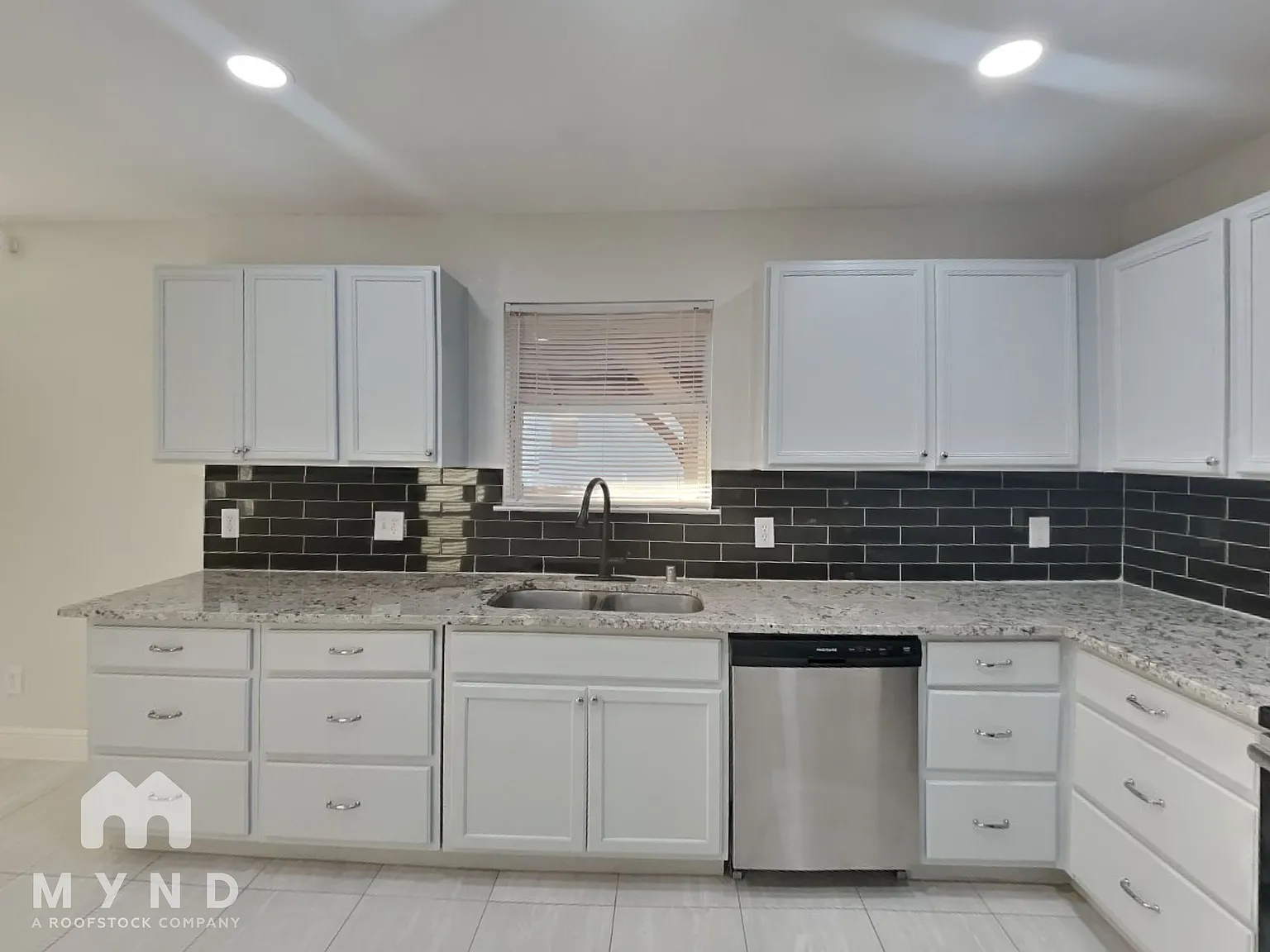 3 bed, 2.5 bath, 1996 sqft, $2,549 — Photo 4