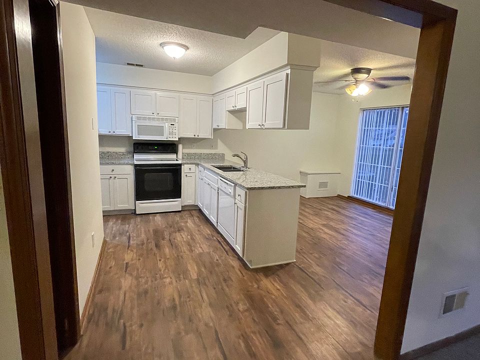 Eat-in kitchen
