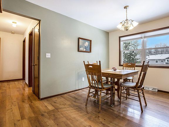 5th image of 2533 Appleton Dr NE