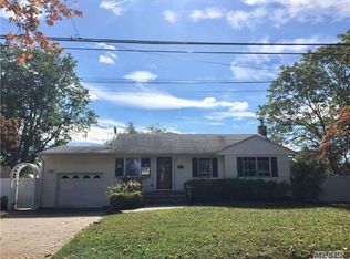 801 6th St, West Babylon, NY 11704
