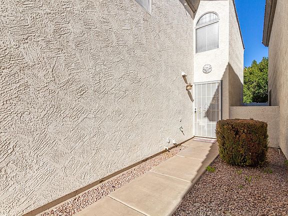 2nd image of 421 S Sunrise Dr