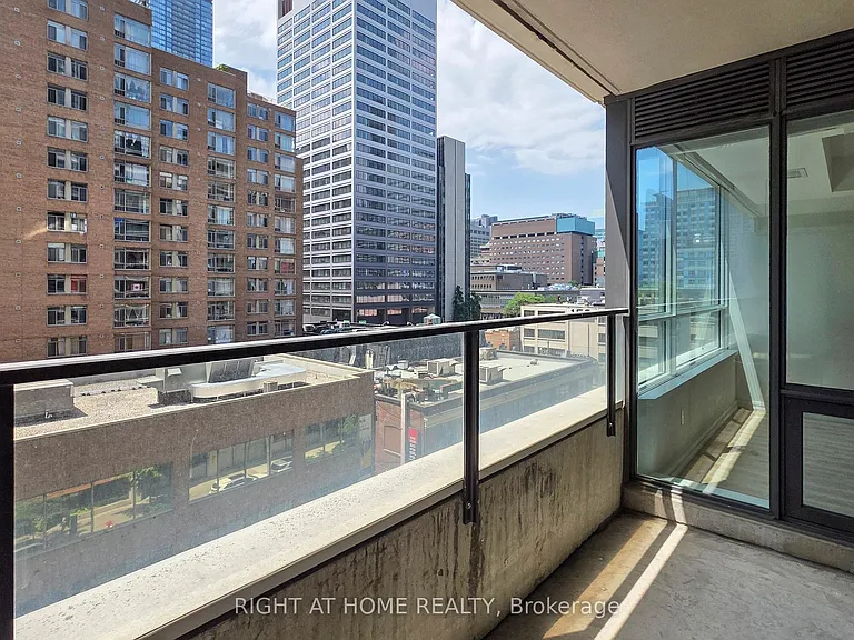 111 Elizabeth St #818 — Photo 6