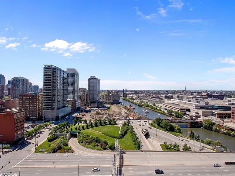 235 W Van Buren St #1408 — Photo 8