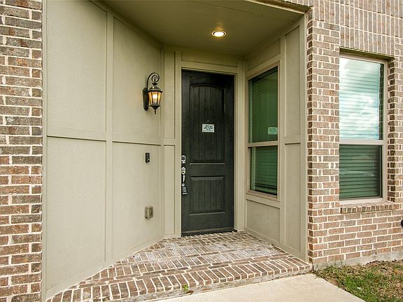 4th image of 2949 Galveston St