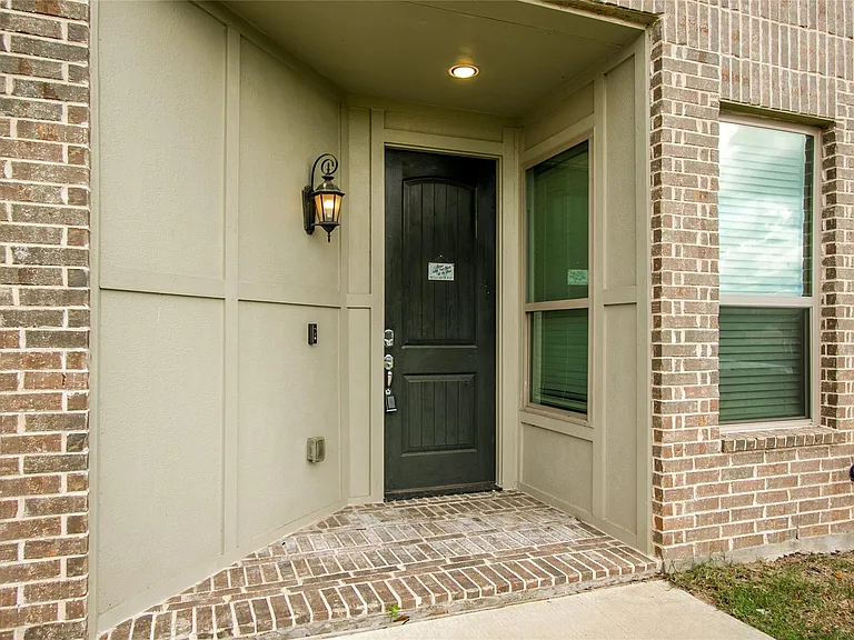 2949 Galveston St — Photo 4