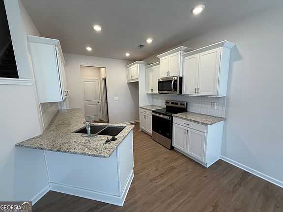 4th image of 5147 Longview Run