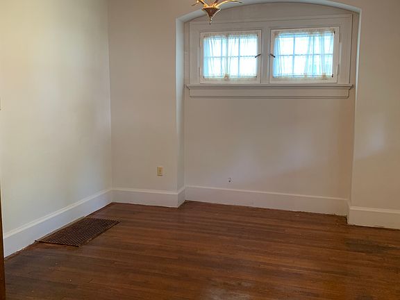 3rd image of 623 Delaware Ave