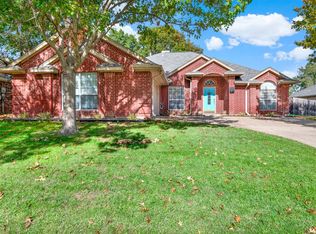 7501 Oak Park Dr, North Richland Hills, TX 76182