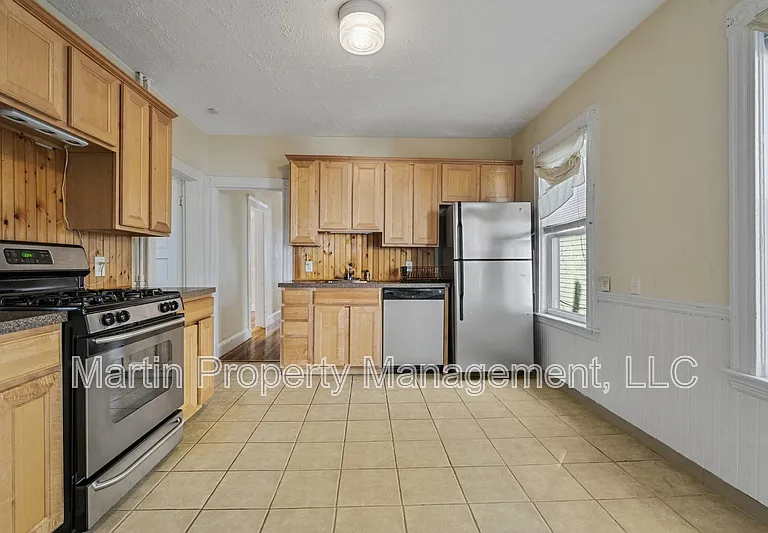 31 Harold St #A — Photo 9