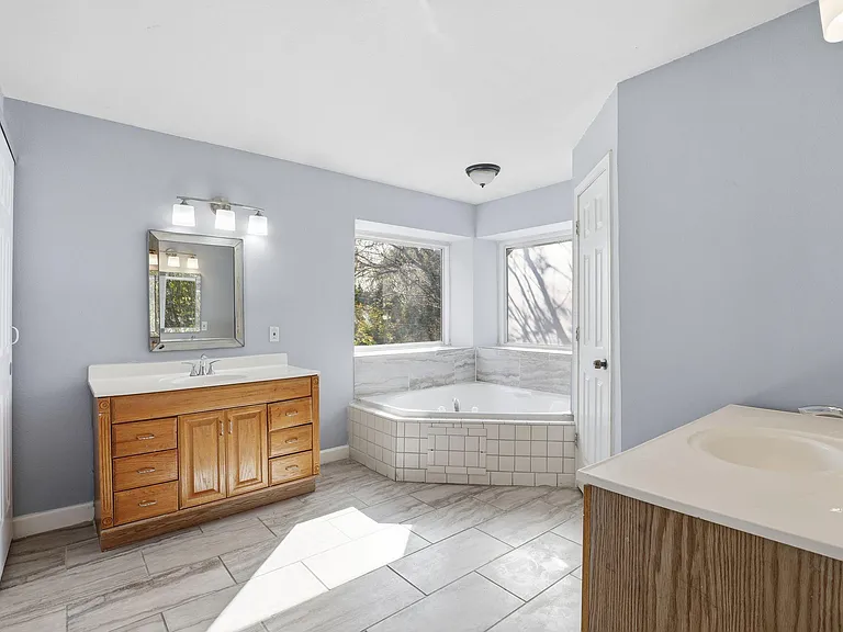 U/S Shared bathroom