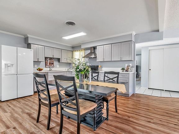 5th image of 601 Green Glen Way
