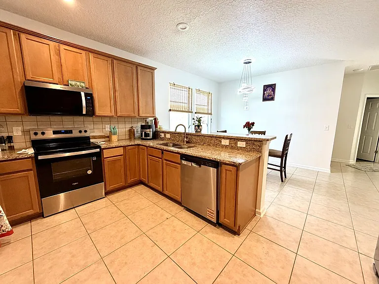 2411 Golfview Dr — Photo 6