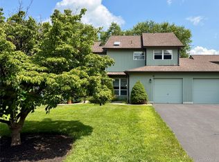15 Pond Dr W, Rhinebeck, NY 12572