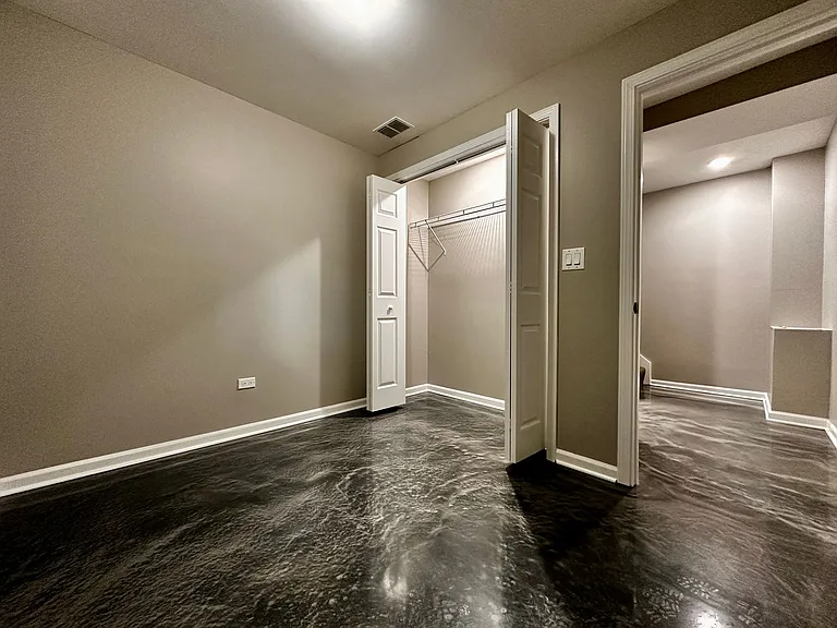 Amazing 4-bed Duplex by UIC — Photo 28