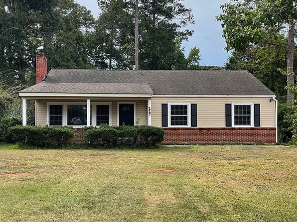 227 Country Club Dr