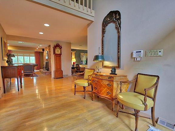 3rd image of 2645 Fairwood Dr